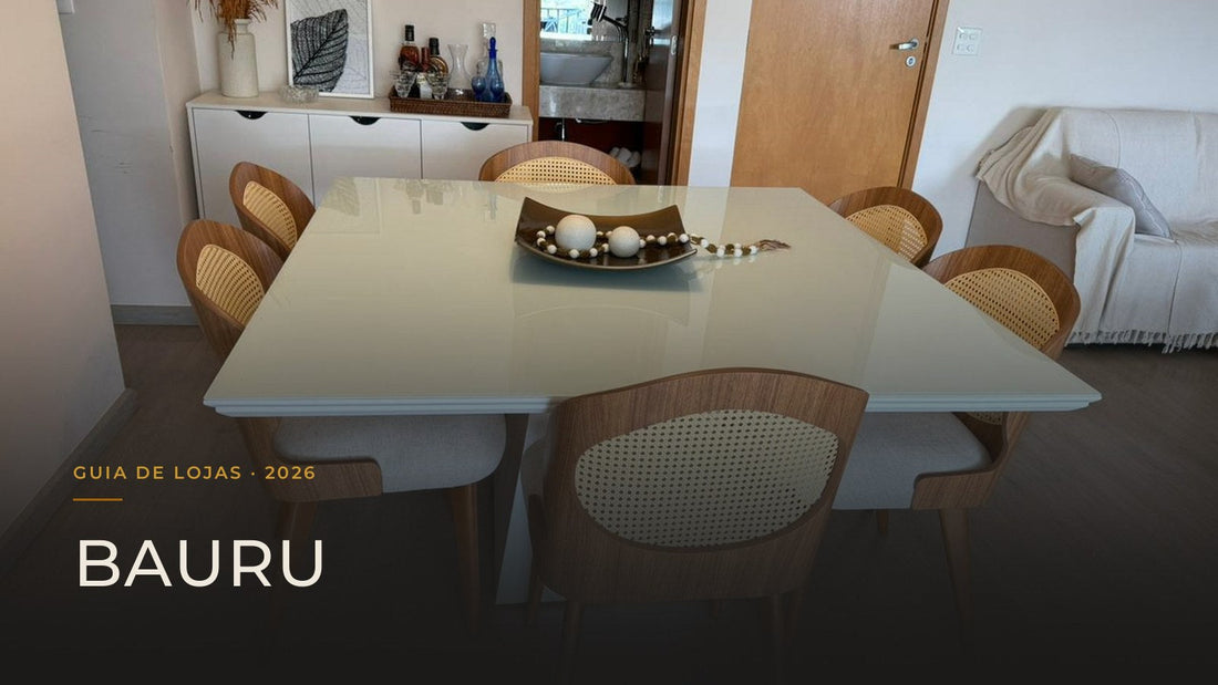 Guia das 5 melhores lojas de móveis em Bauru — capa com sala de jantar clara com mesa retangular e seis cadeiras de madeira com palhinha, em projeto entregue pela Toth Móveis