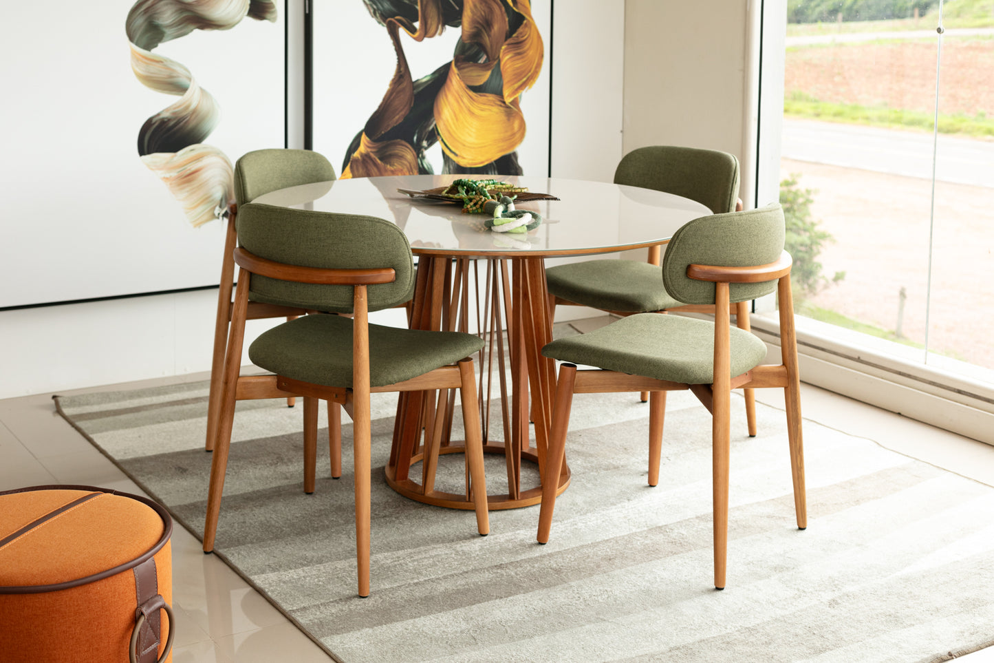 Cadeira Emily Madeira Maciça Assento e Encosto Multilaminado Estofado