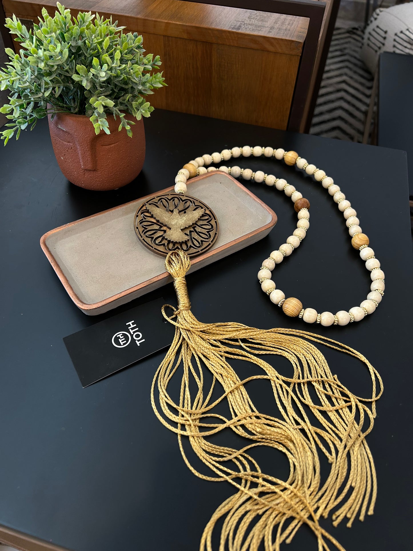 Rosario Decorativo Cuentas Espíritu Santo Borla Satén Beige Claro