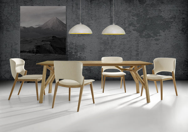 Ambiente 1 com Silla Maisa de madera con tapizado de lino color crema