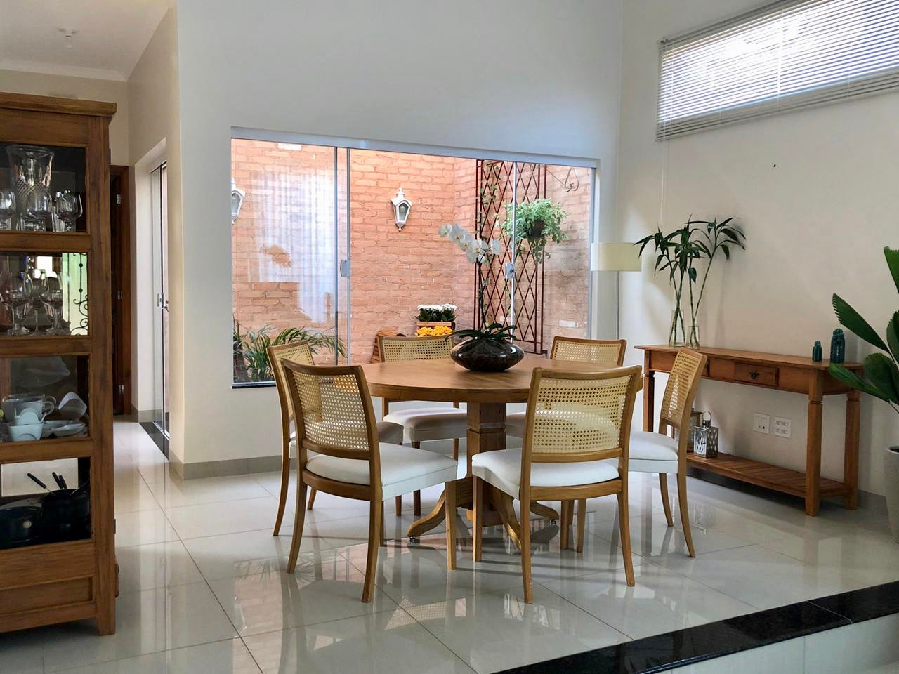 Moveis em Madeira Maciça — Toth Móveis