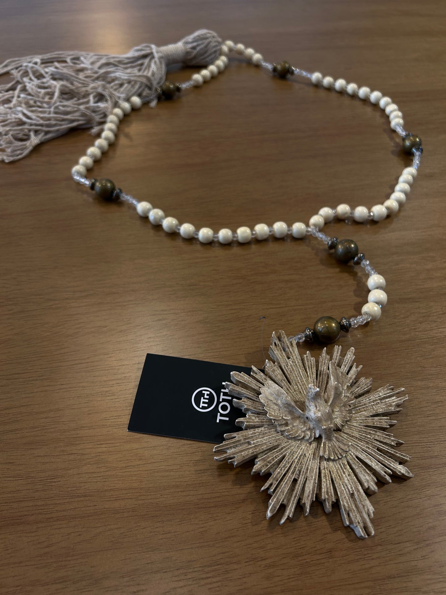 Rosario decorativo del Espíritu Santo con borlas de hilo de cuentas acrílicas y color beige