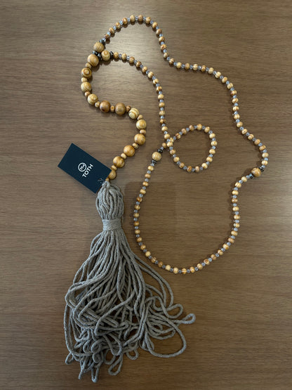 Colar Decorativo Bolas de Madeira Natural e Acrílicas Tassel de Barbante