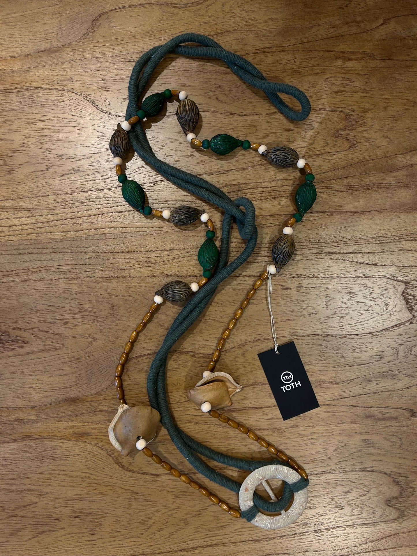 Collar Decorativo Cuentas Verdes Semillas de Palosanto Marrón y Cola de Zorra