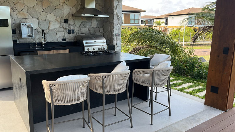 Banqueta Hera Estofada Alumínio Cor Fendi Corda Náutica Cor Areia