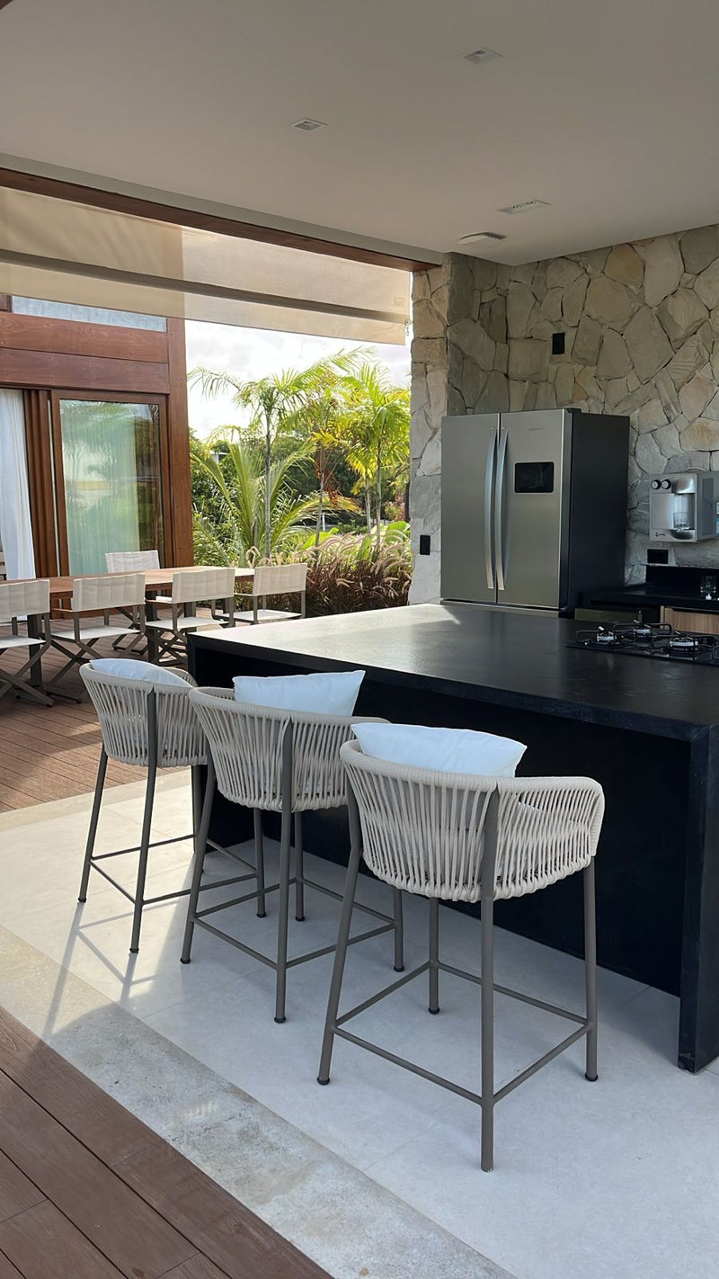 Banqueta Hera Estofada Alumínio Cor Fendi Corda Náutica Cor Areia