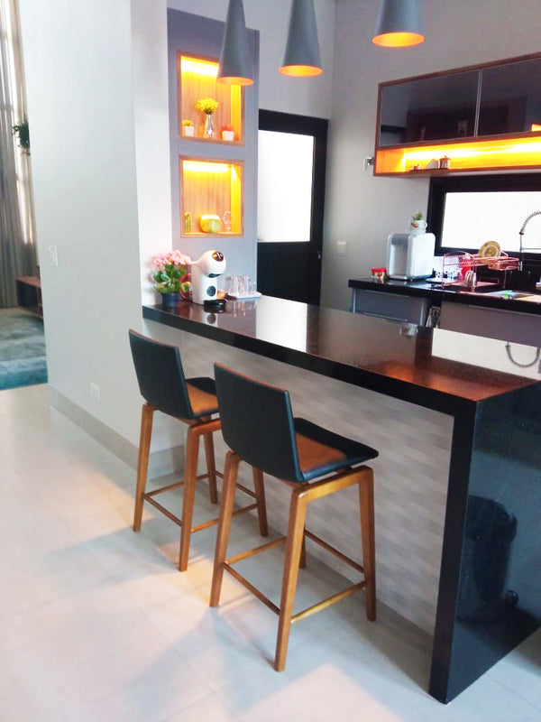 Ambiente 2 com Taburete Horus Tapizado en Madera Facto Negro 1821