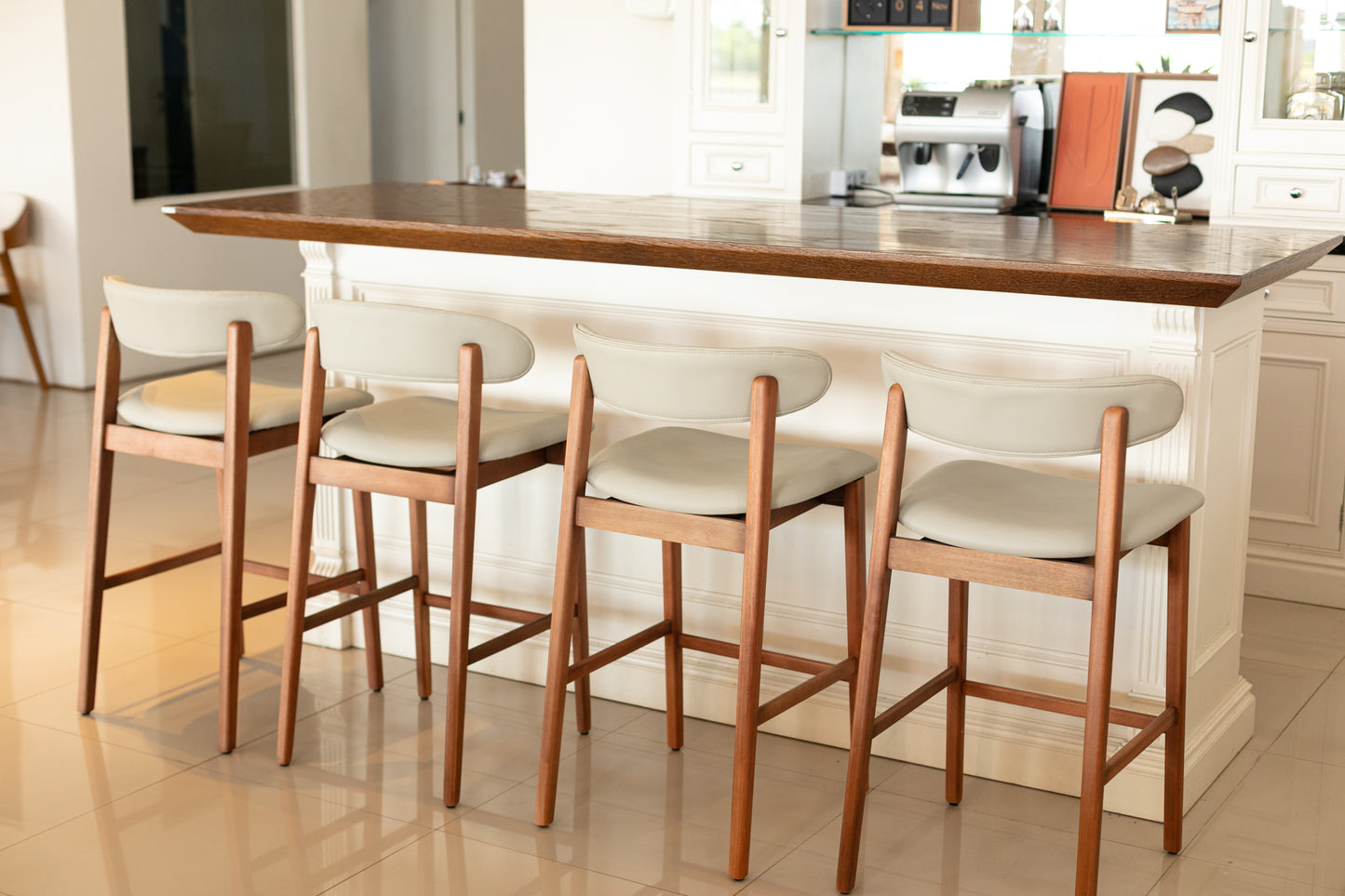 Banqueta Lua Madeira Maciça Assento e Encosto Multilaminado Estofado