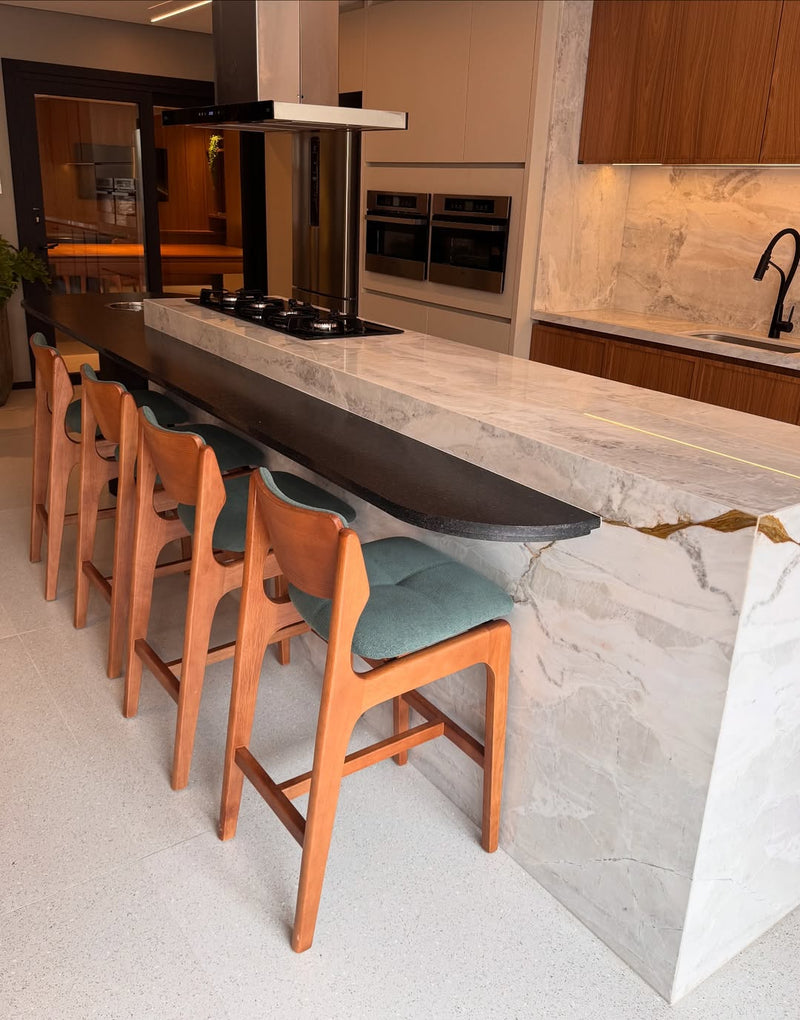 Banqueta Pietra Madeira 30 Encosto e Assento com Couro AB1016