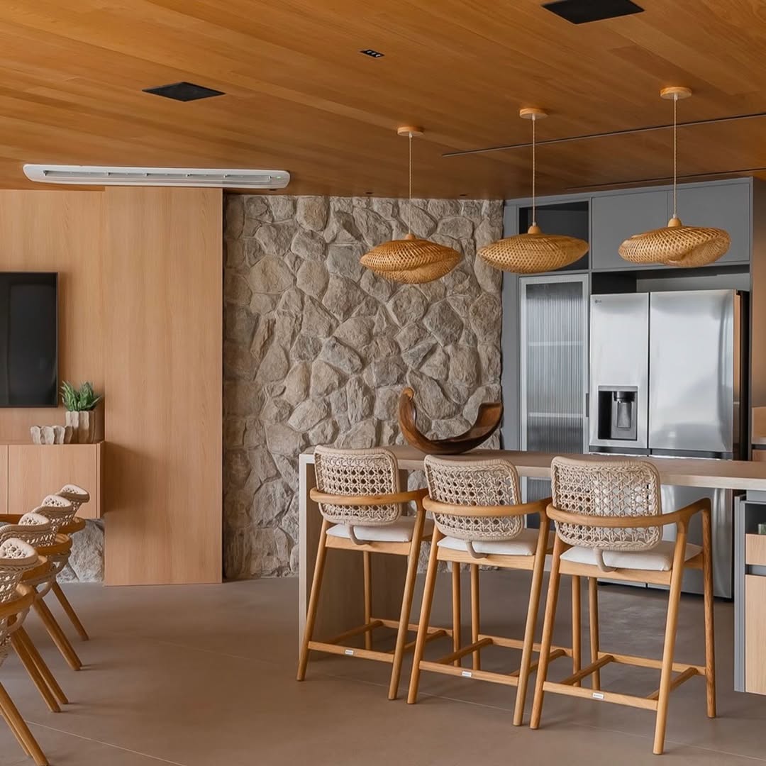 Banqueta Ravena Alumínio Preto Corda Náutica Preta Assento Tecido Quaker Preto em ambiente · Cozinha