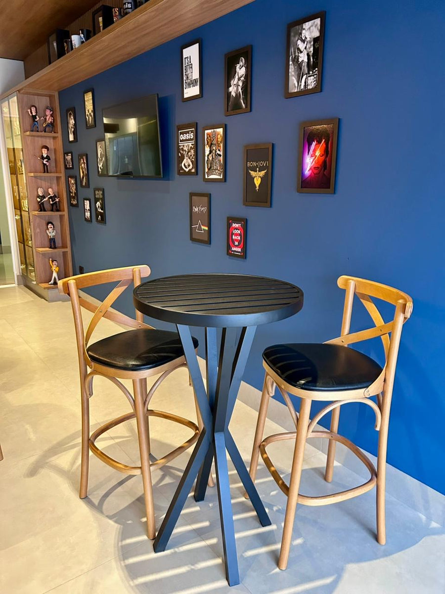 Ambiente com peças do ateliê Toth Móveis