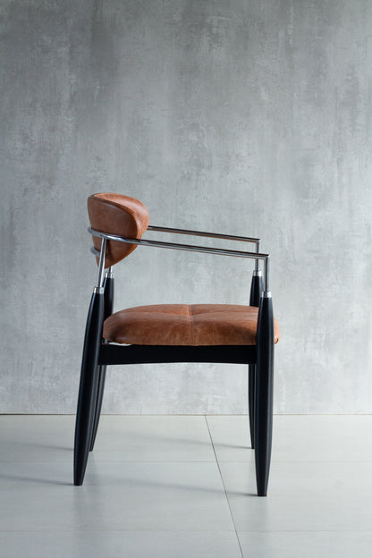 Cadeira Adara com Braço Madeira Preto Ebano Metal Prata Assento e Encosto Estofado Tecido AA9012