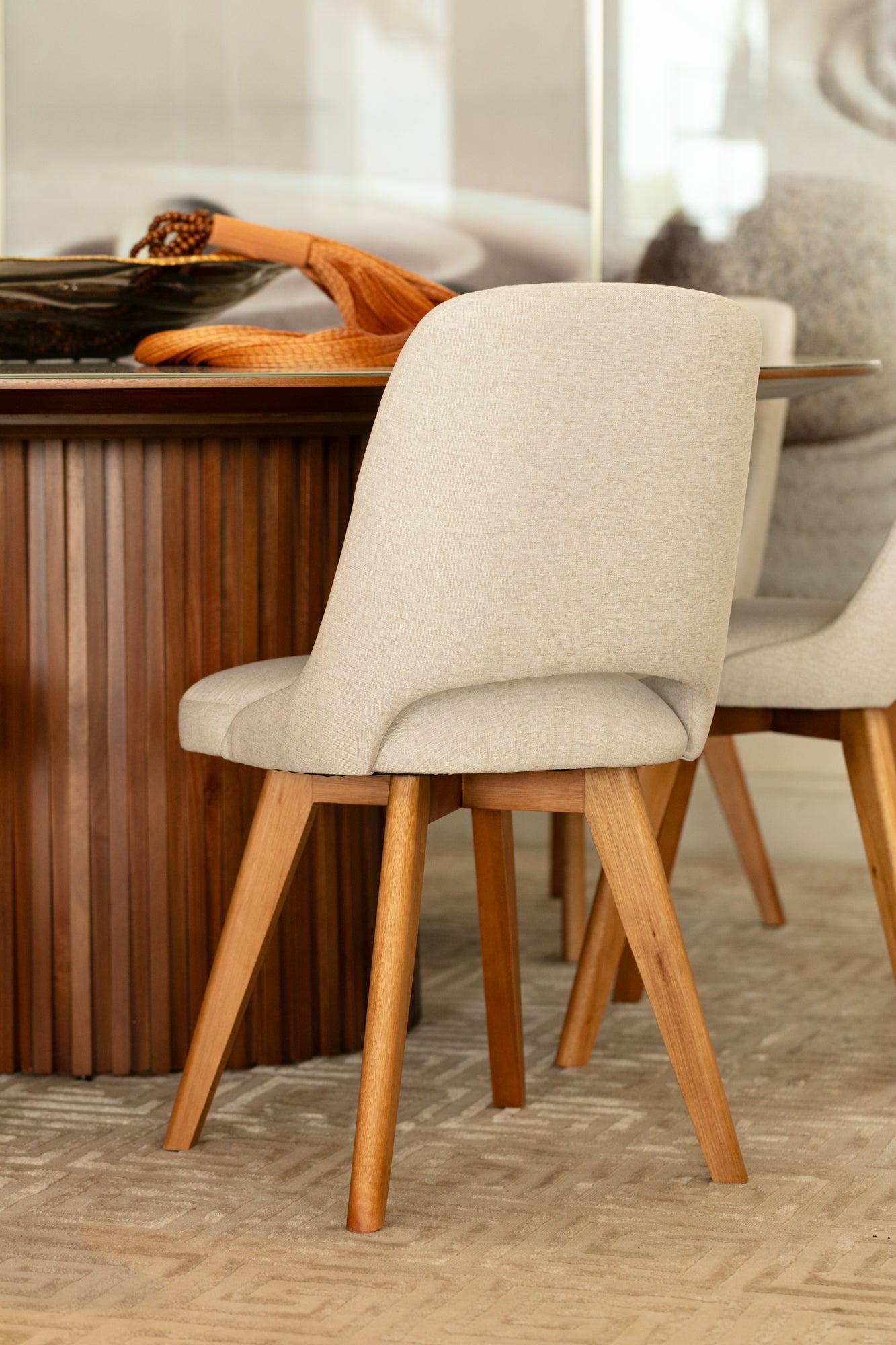 Cadeira Aurora Madeira Maciça Assento Multilaminado Estofado