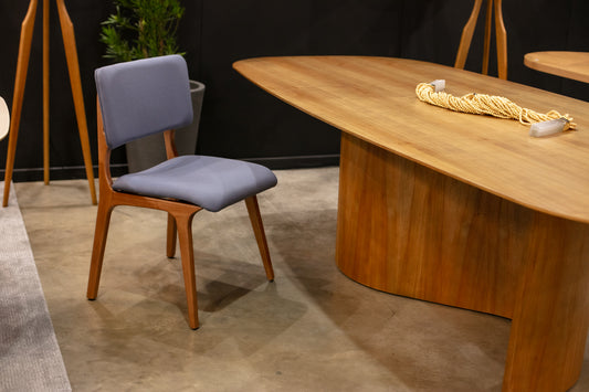 Cadeira Camila Madeira Maciça Assento e Encosto Multilaminado Estofado