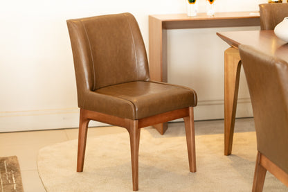 Cadeira Cecilia Madeira Maciça Assento e Encosto Multilaminado Estofado