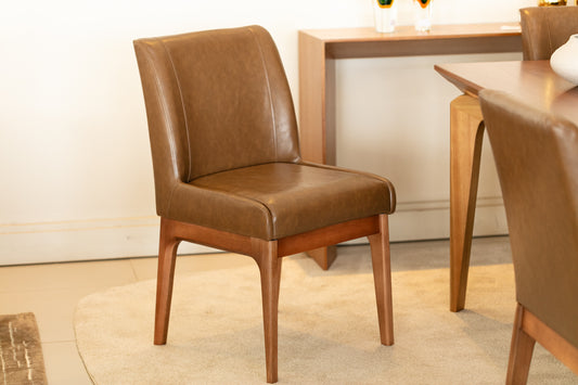 Cadeira Cecilia Madeira Maciça Assento e Encosto Multilaminado Estofado