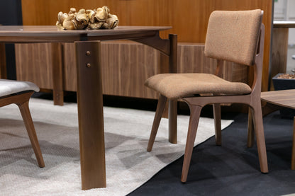 Cadeira Elisa Madeira Maciça e Assento Multilaminado Estofado