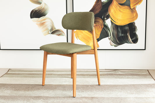 Cadeira Emily Madeira Maciça Assento e Encosto Multilaminado Estofado