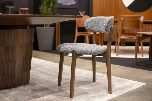 Cadeira Franchesca Madeira Maciça Assento e Encosto Multilaminado Estofado