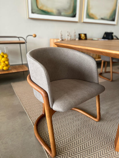 Silla Ginga Respaldo y Asiento de Madera Natural Canela Tapizado en Tela G.2-348