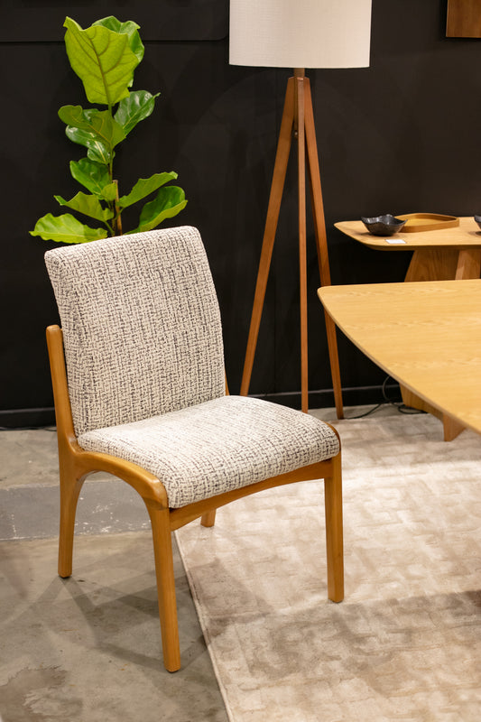 Cadeira Martina Sem Braço Madeira Maciça Assento e Encosto Multilaminado Estofado