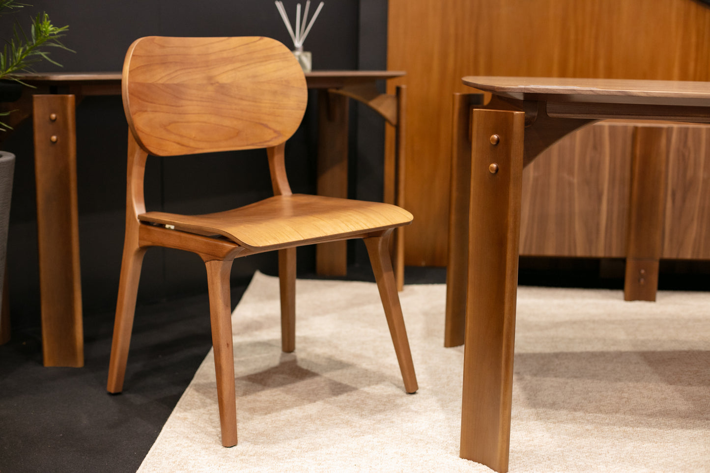 Cadeira Selena  Madeira Maciça Assento e Encosto Multilaminado