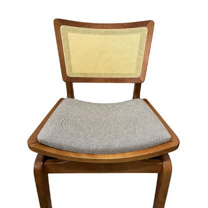 Silla Verónica Respaldo de Madera Asiento Cerrado de Lona Tapizado Lino Gris