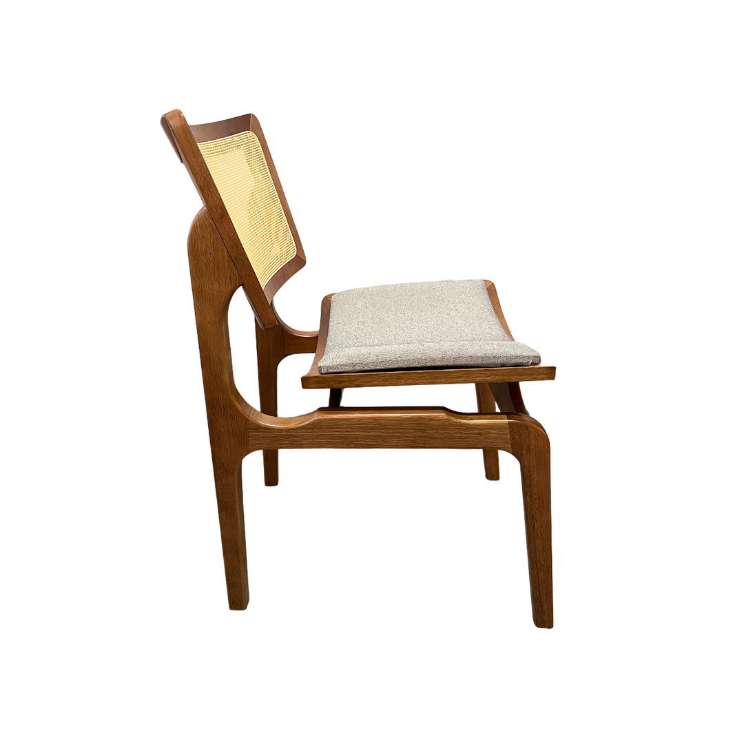 Silla Verónica Respaldo de Madera Asiento Cerrado de Lona Tapizado Lino Gris