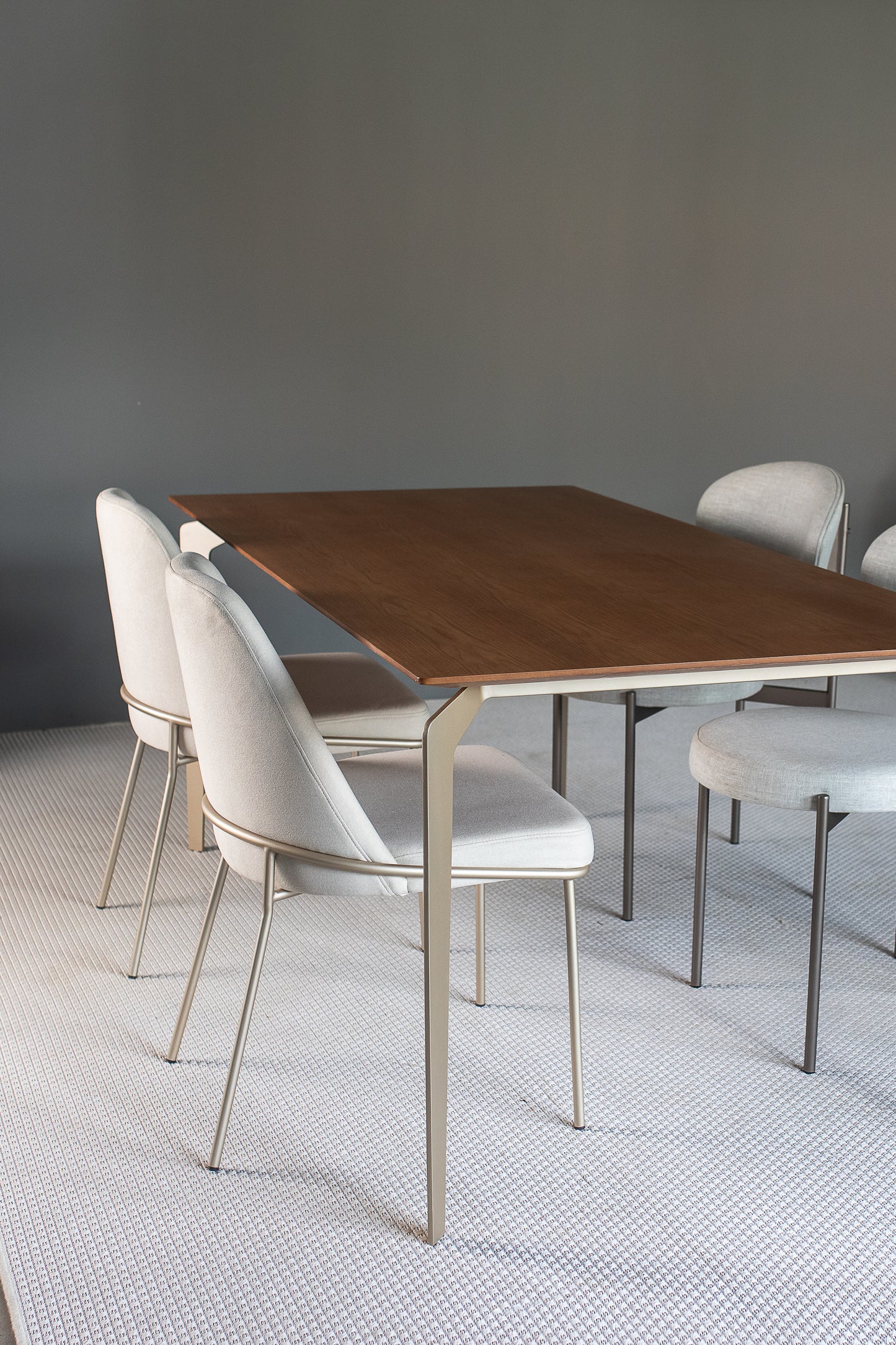 Mesa de Jantar Grazzia / Giullia Base Metalizada Tampo Carvalho 180x90cm