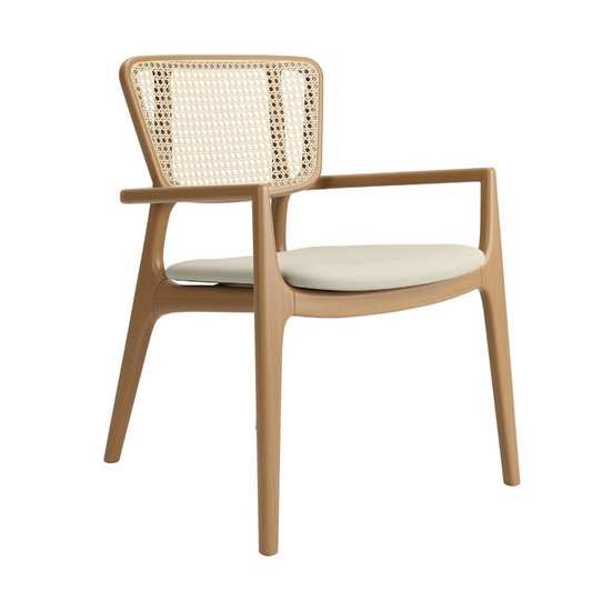 Silla Houdan con apoyabrazos de madera canela y asiento tapizado en tela 95
