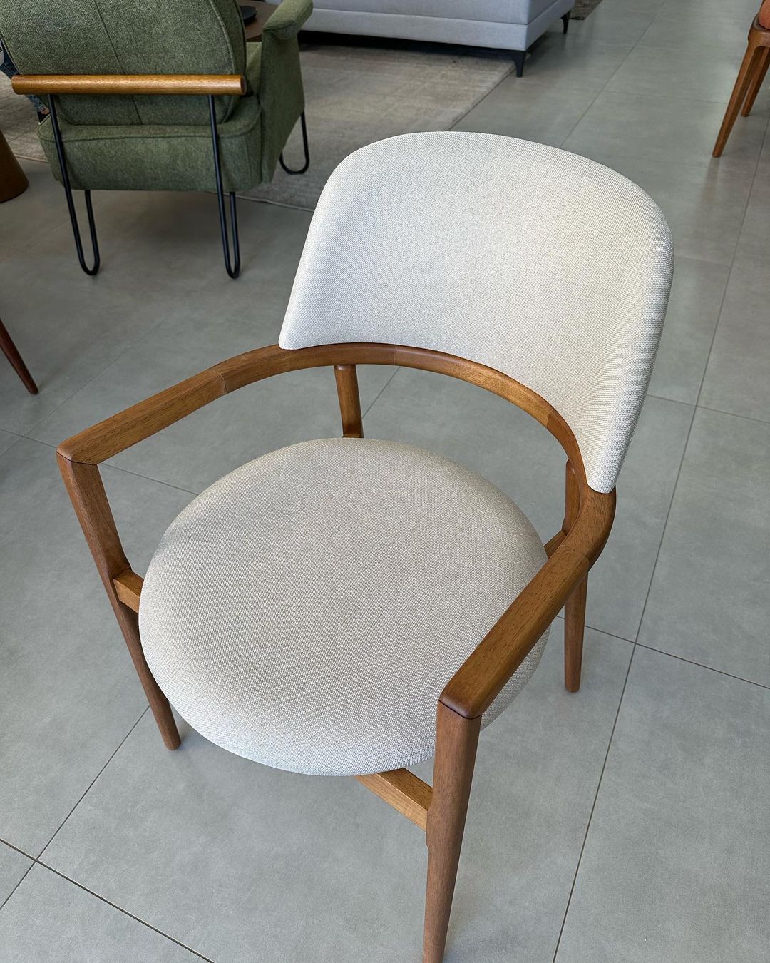 Silla Turim Madera Nogal Respaldo y Asiento Tapizado Tela 112