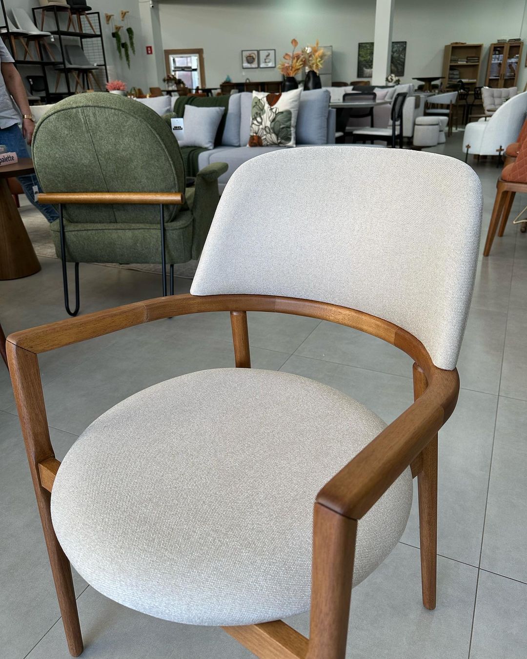 Silla Turim Madera Nogal Respaldo y Asiento Tapizado Tela 112