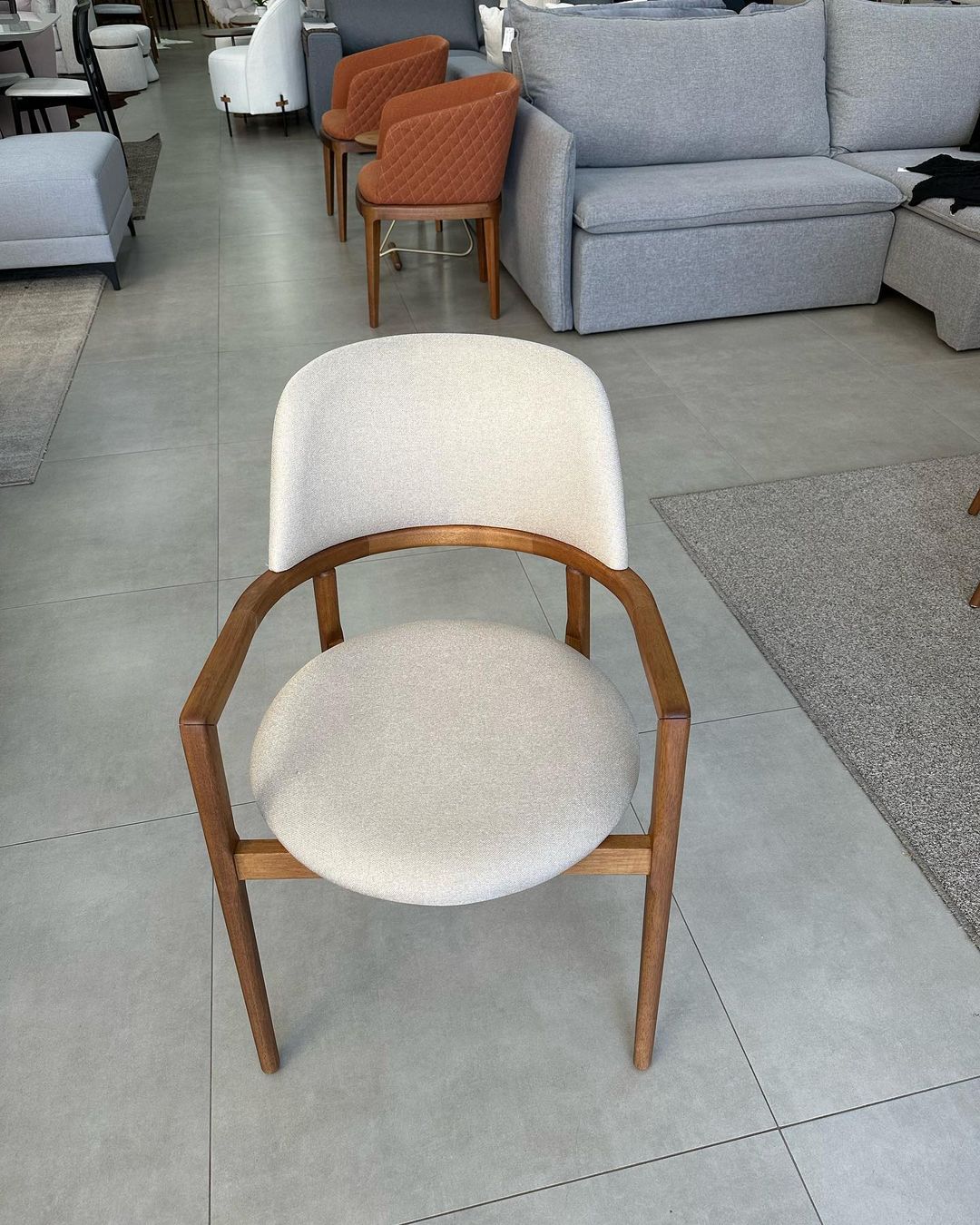 Silla Turim Madera Nogal Respaldo y Asiento Tapizado Tela 112
