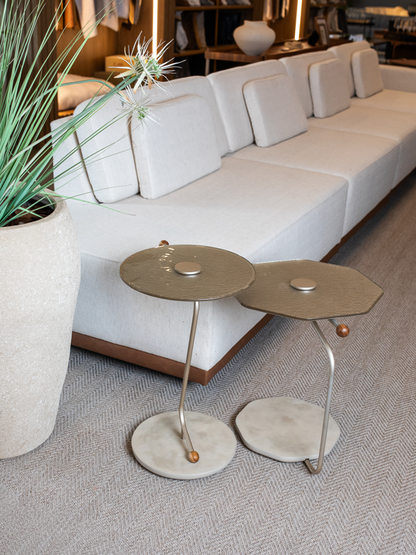 Conjunto de Mesa Lateral Dupla Octo Aço Champagne Vidro Fusion Madeira Cinamomo