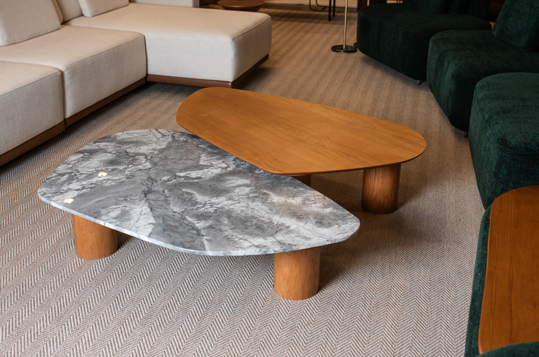 Conjunto de Mesa de Centro Dupla Pilar Madeira Carvalho e Pedra Matarazzo Tamanhos P e G