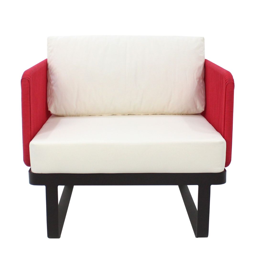 Sillón Catteli de Aluminio Color Marrón Cuerda Náutica Color Rojo Respaldo y Asiento Tapizado Tela Dunas Crema
