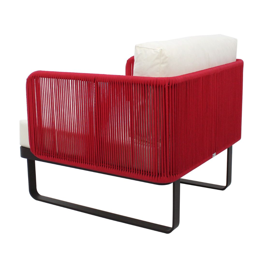 Sillón Catteli de Aluminio Color Marrón Cuerda Náutica Color Rojo Respaldo y Asiento Tapizado Tela Dunas Crema