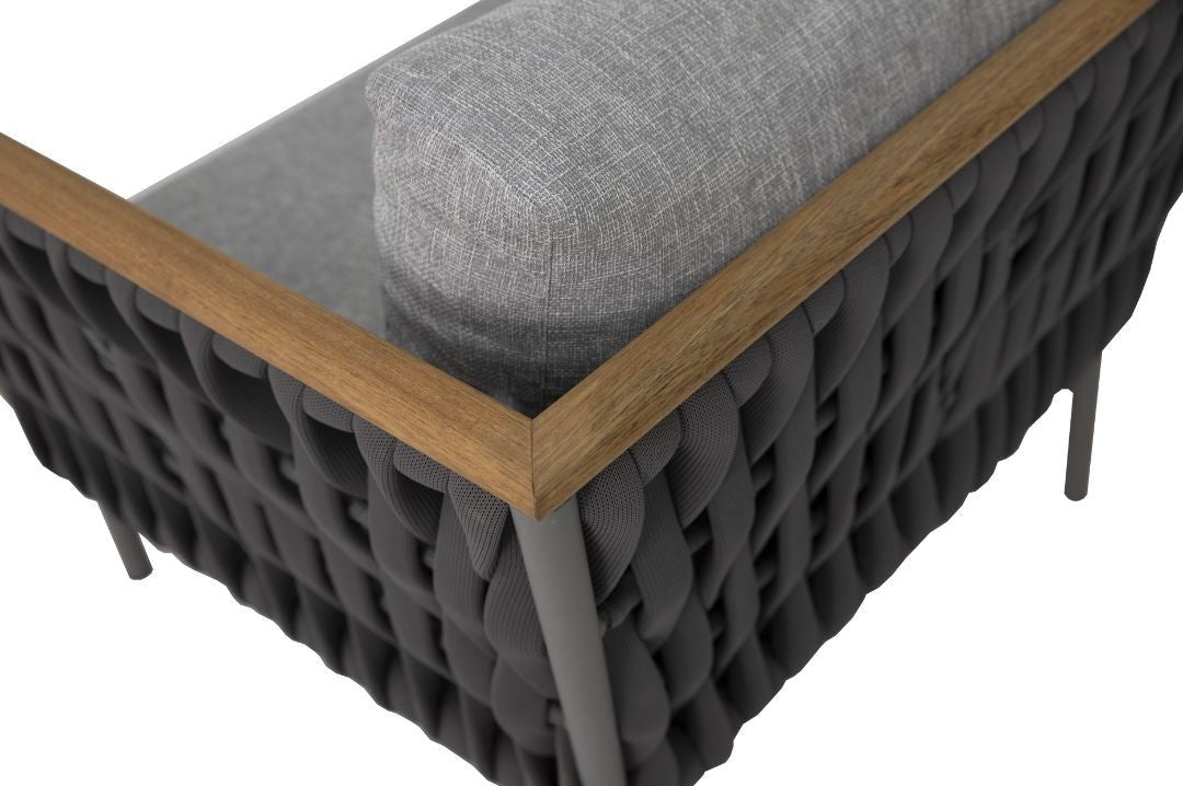 Sillón Lazio Freijó Madera Aluminio Color Gris Tejido Náutico Color Negro Respaldo y Asiento Tapizado Tela Gris Pelícano