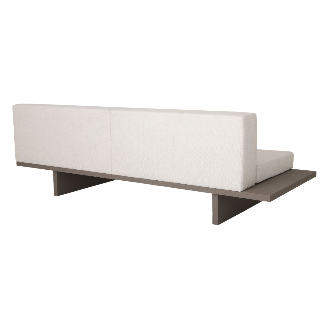 Sofá Victus con Bandeja sin Brazos Aluminio Color Champán Respaldo y Asiento Tapizado en Tela Doble Blanco