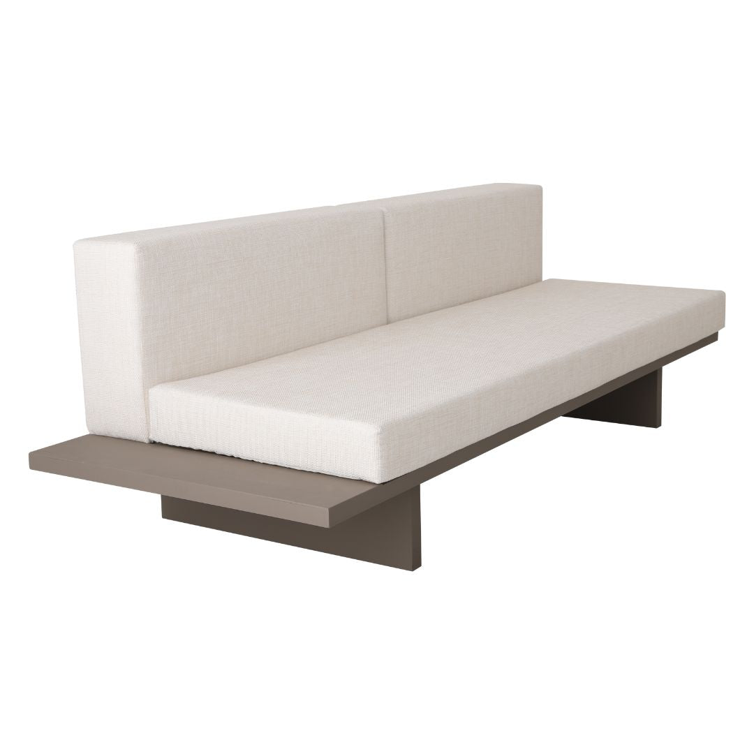 Sofá Victus con Bandeja sin Brazos Aluminio Color Champán Respaldo y Asiento Tapizado en Tela Doble Blanco