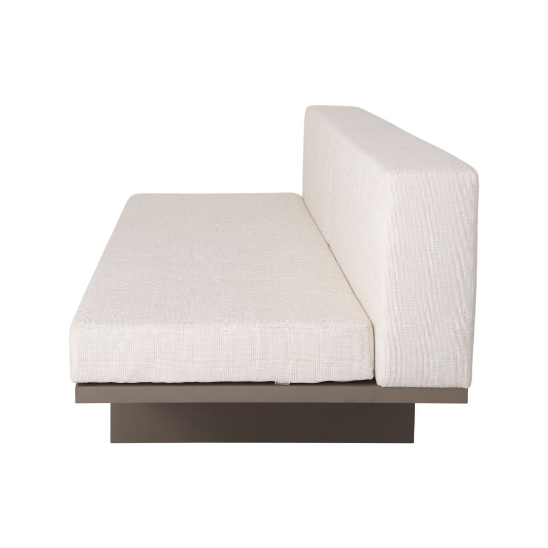 Sofá Victus con Bandeja sin Brazos Aluminio Color Champán Respaldo y Asiento Tapizado en Tela Doble Blanco