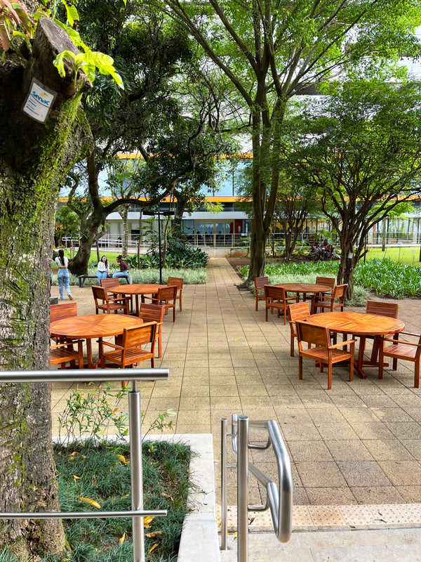 Ambiente 2 com Mesa de Jantar Redonda Senac 150cm Madeira Maciça - 6 Lugares