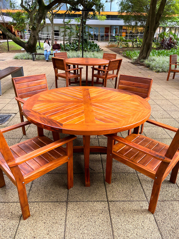 Ambiente 1 com Mesa de Jantar Redonda Senac 150cm Madeira Maciça - 6 Lugares