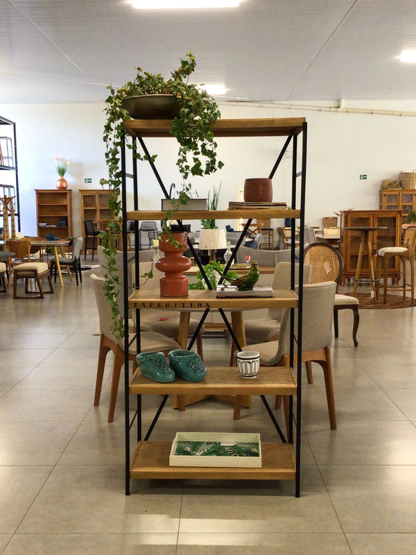 Ambiente 3 com Librería Industrial 5 Estantes Hierro y Madera color Miel