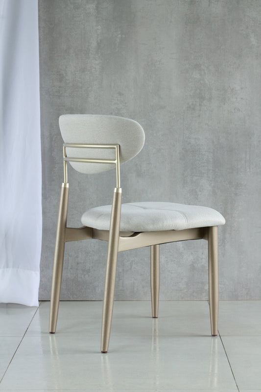 Cadeira Adara Madeira Fendi Metal Champagne Assento Estofado Tecido BS705