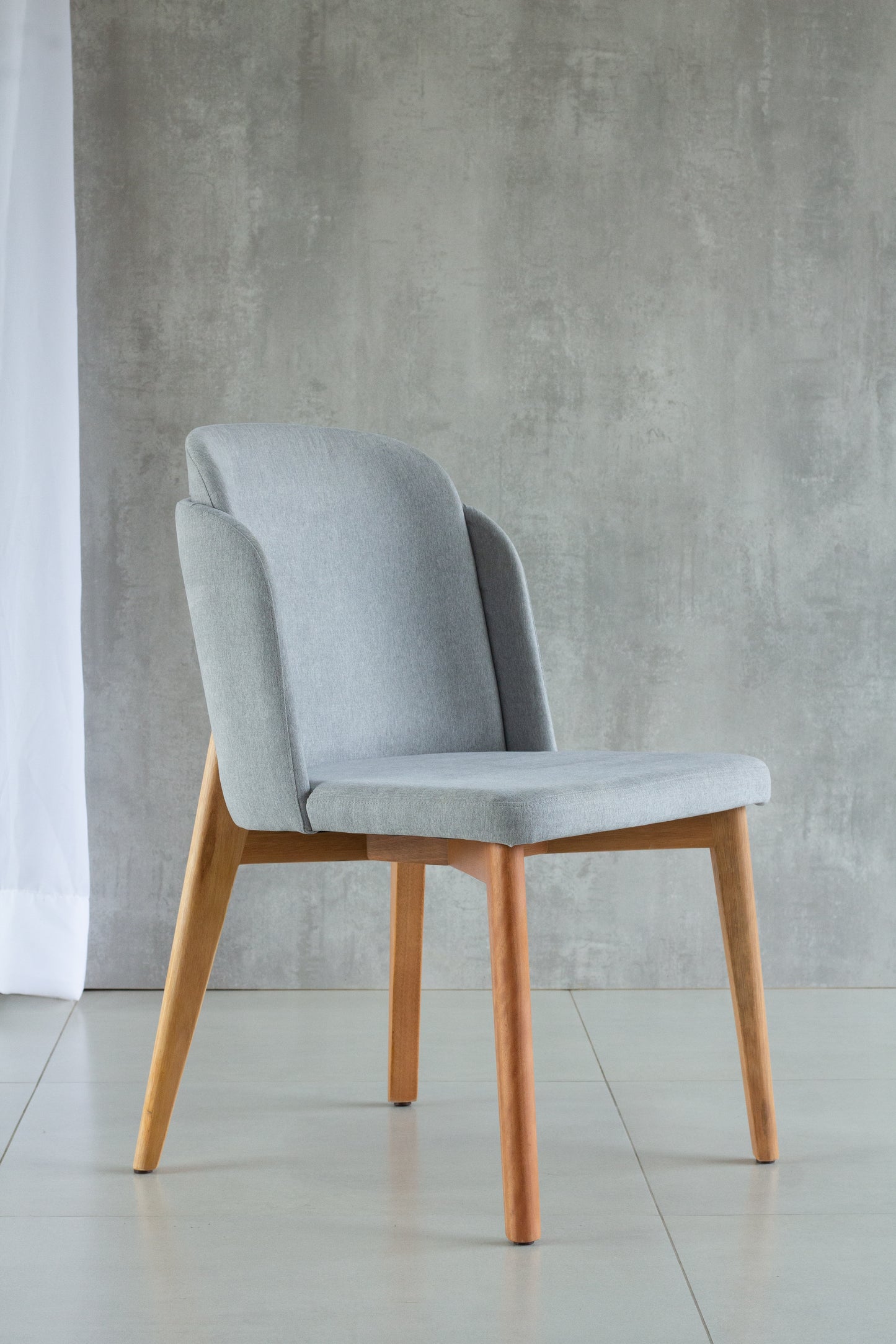 Silla Cloe Respaldo de Madera Negra Tapizada en Tela BR23 Asiento de Tela BR5000 Mango Negro