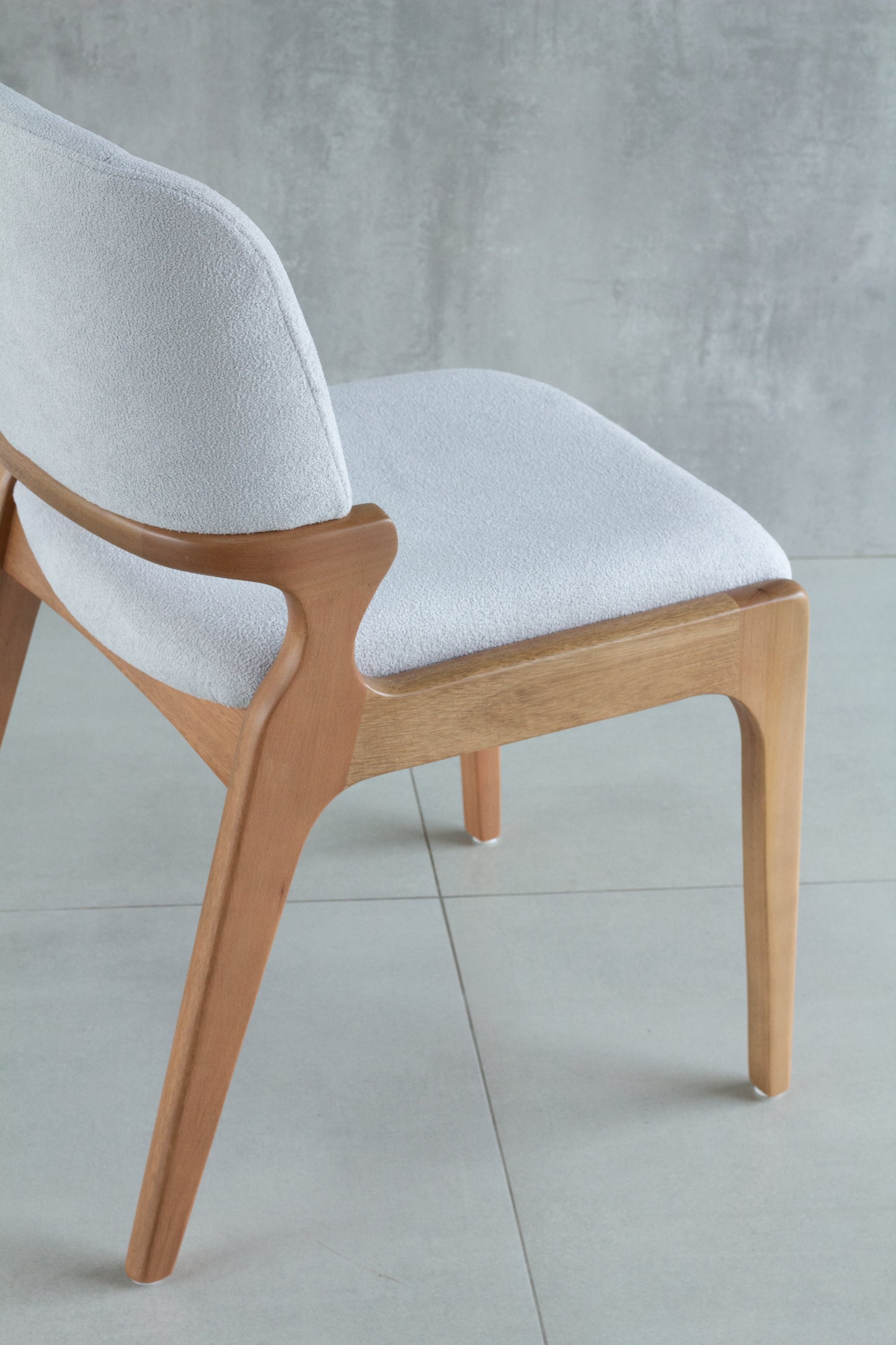 Silla Cora Wood 30 Respaldo Asiento Tapizado en Tela BR6032
