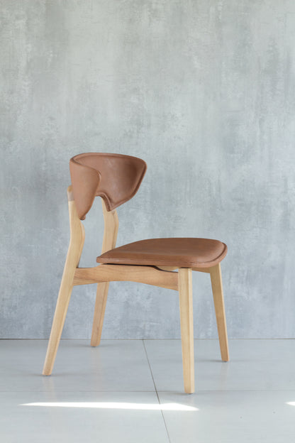 Silla Adara con Brazo Madera Asiento de Metal Negro Mate Dorado Tapizado Tela BR6000