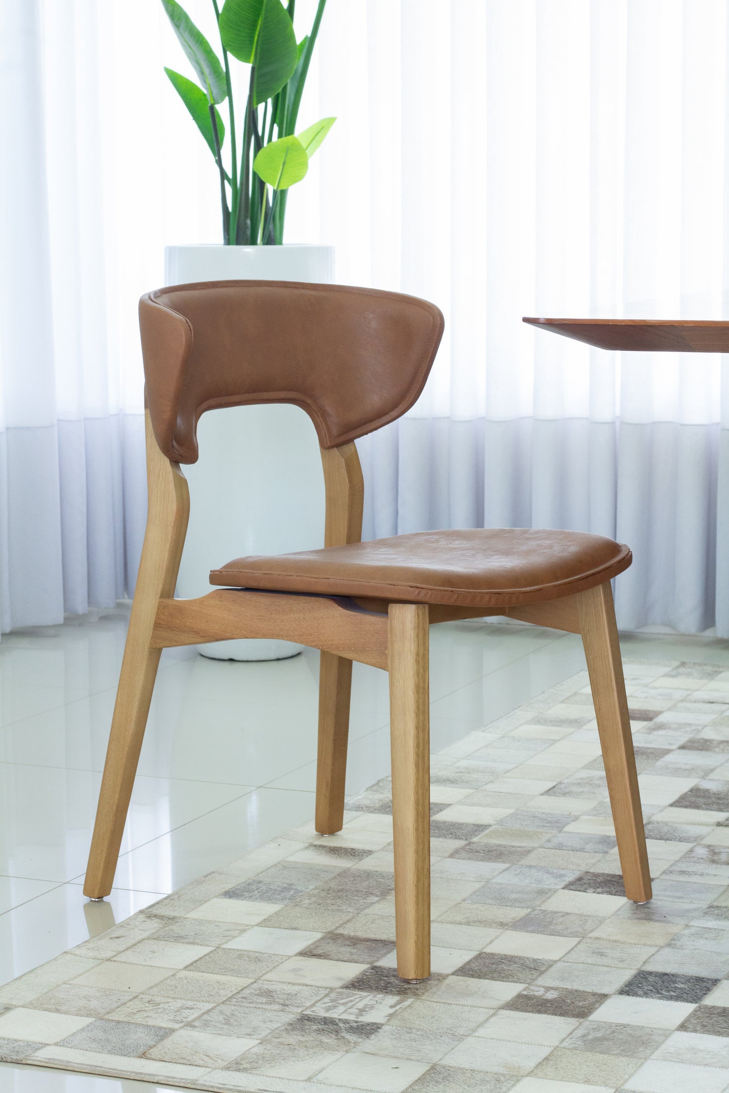 Silla Adara con Brazo Madera Asiento de Metal Negro Mate Dorado Tapizado Tela BR6000