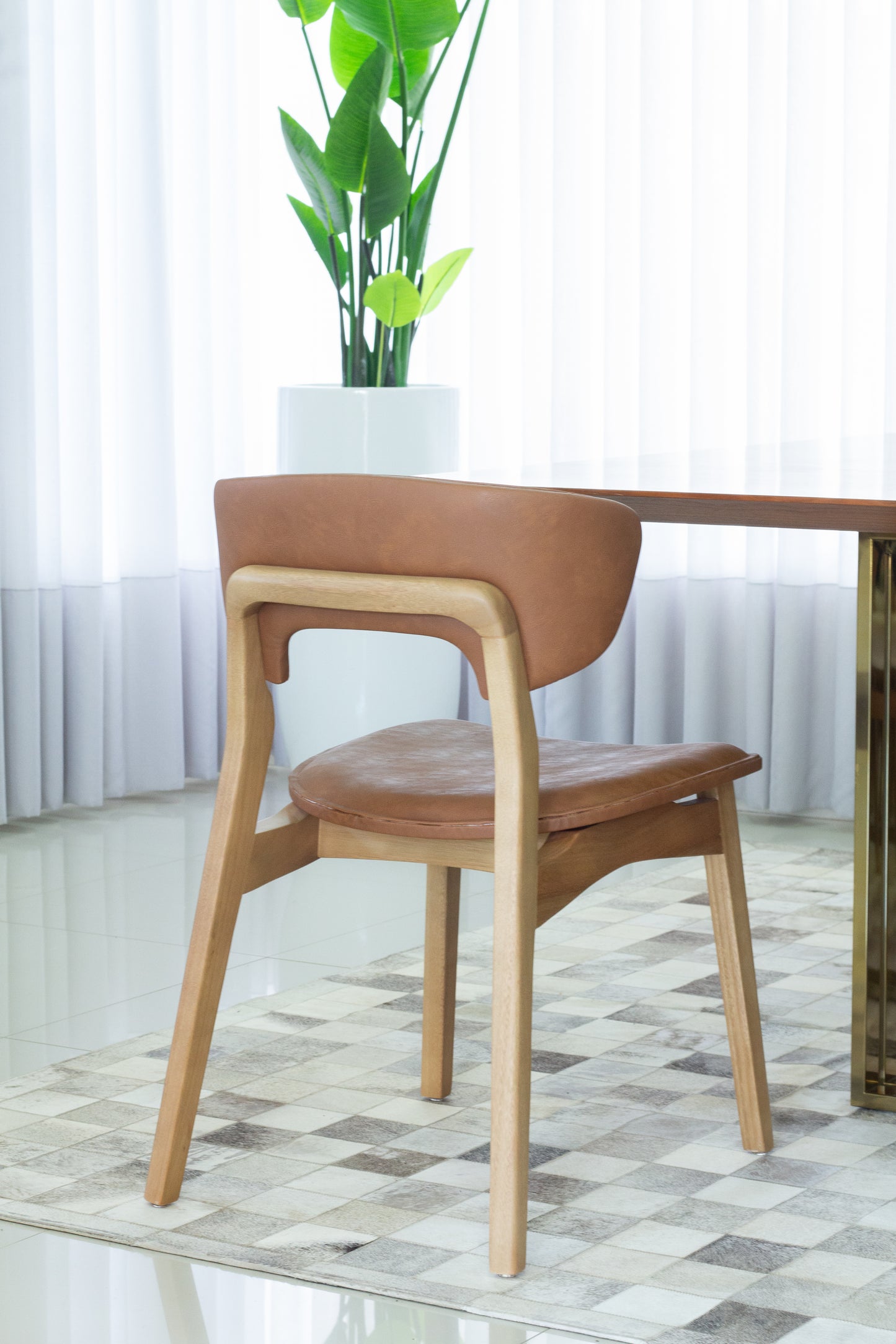 Silla Adara con Brazo Madera Asiento de Metal Negro Mate Dorado Tapizado Tela BR6000